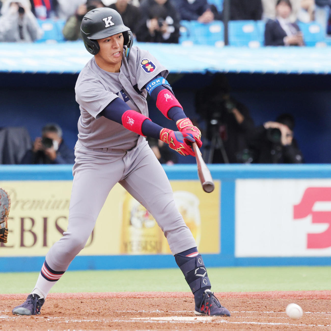 慶大対早大　1回表慶大2死一塁、一ゴロに倒れる清原（撮影・野上伸悟）