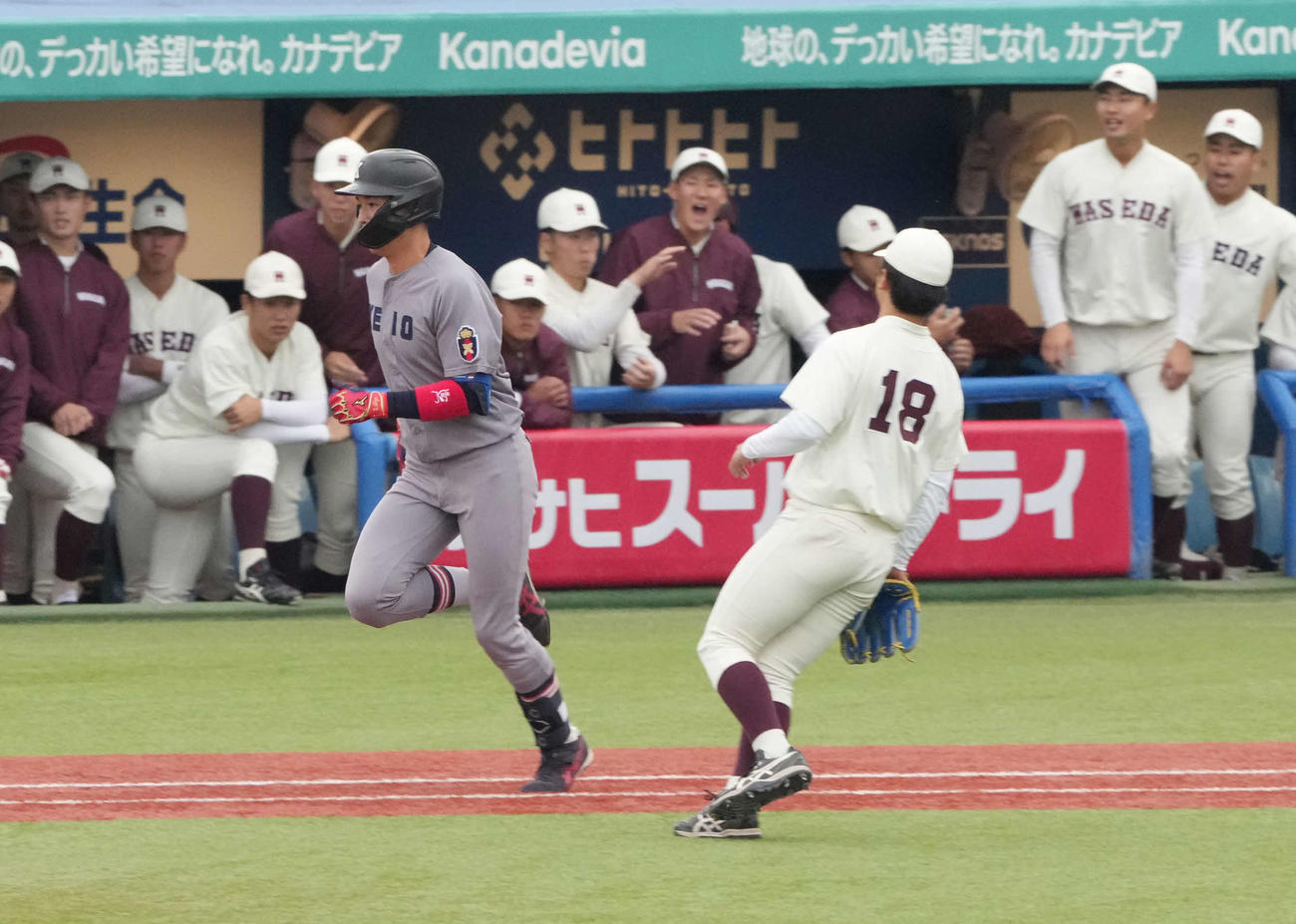 慶大対早大　1回表慶大2死一塁、清原正吾は一ゴロに倒れる（撮影・小沢裕）