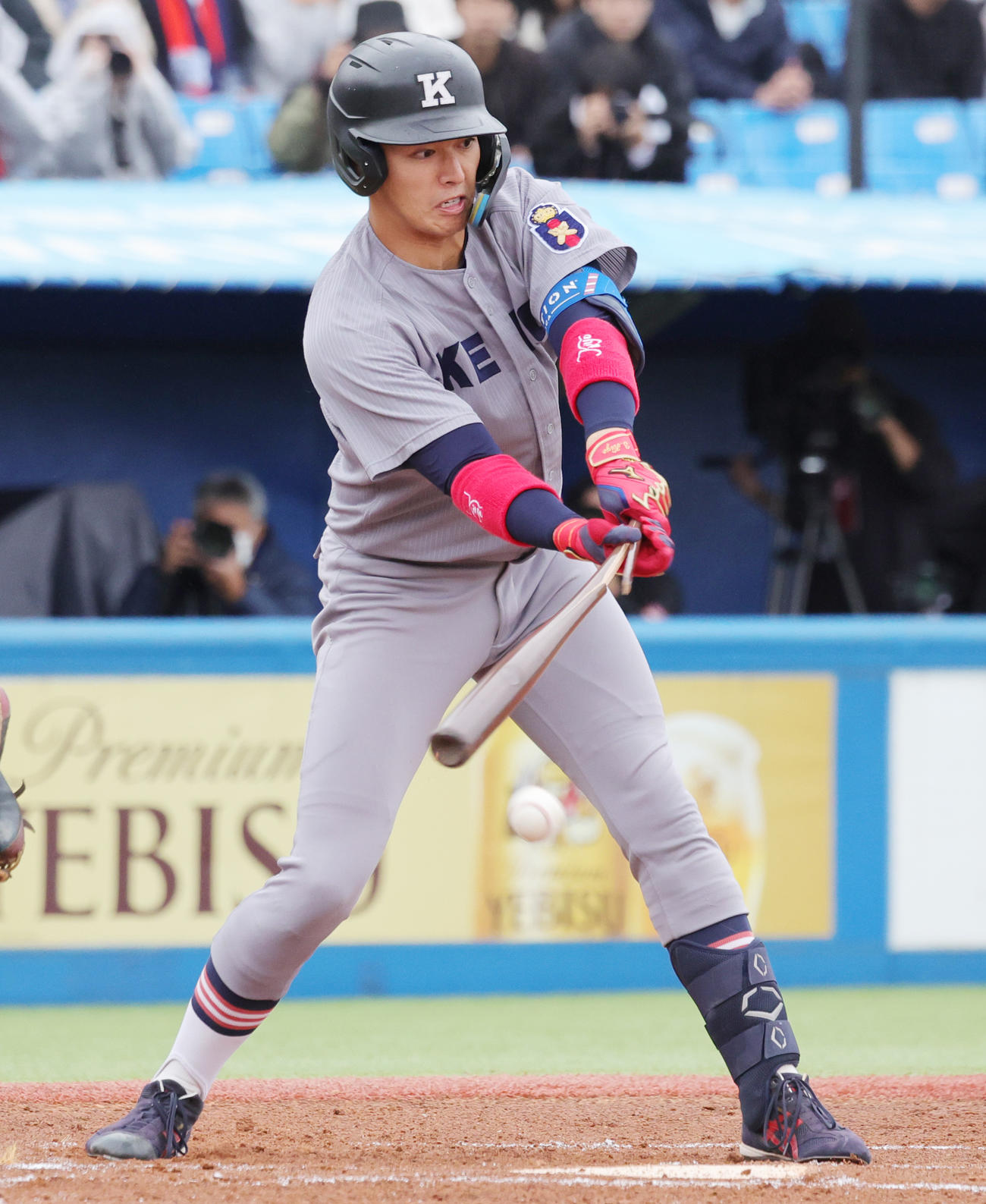 慶大対早大　1回表慶大2死一塁、一ゴロに倒れる清原（撮影・野上伸悟）慶大w