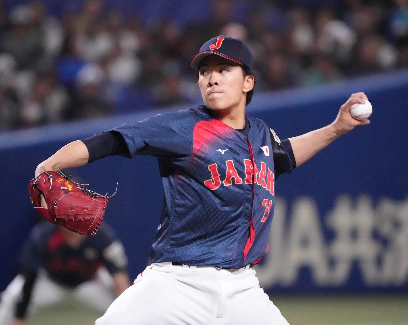 日本対チェコ　1回裏、登板する日本先発の早川（撮影・森本幸一）