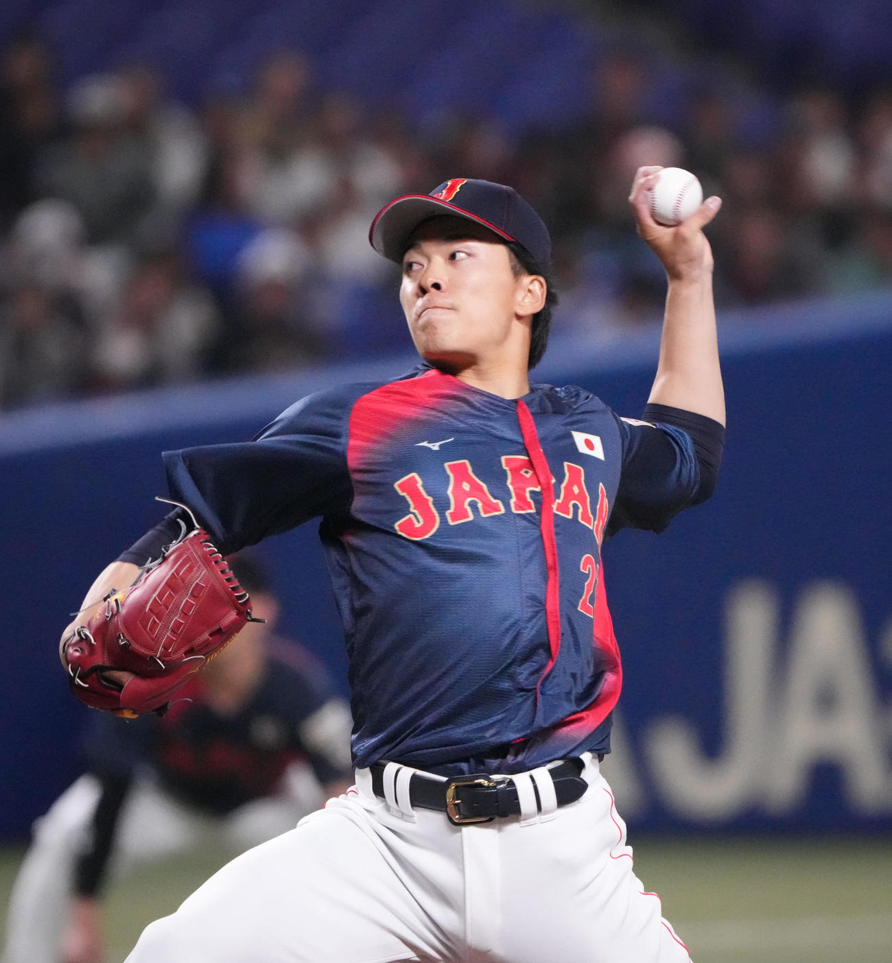 日本対チェコ　1回裏、登板する日本先発の早川（撮影・森本幸一）