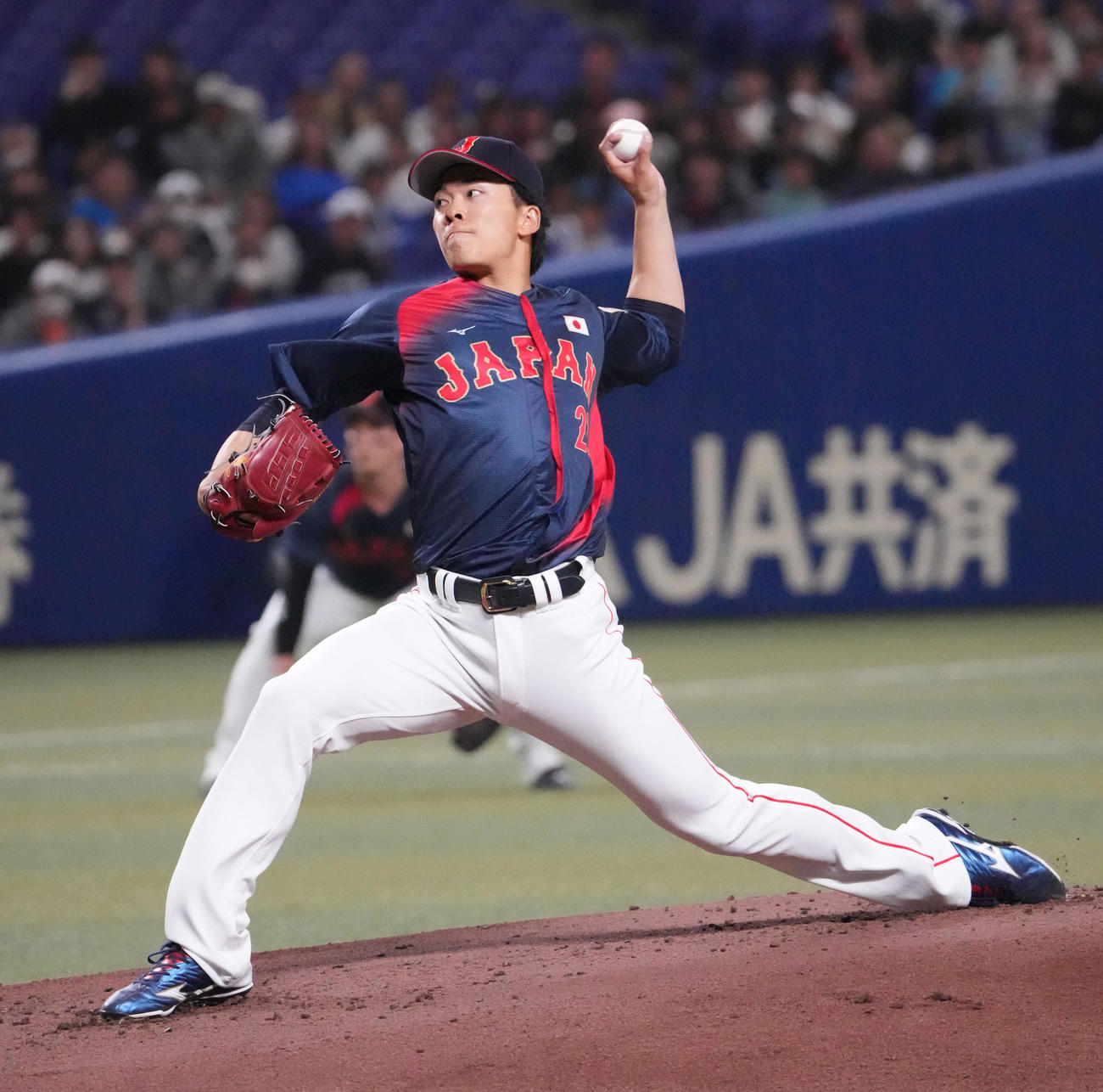 日本対チェコ　1回裏、登板する日本先発の早川（撮影・森本幸一）