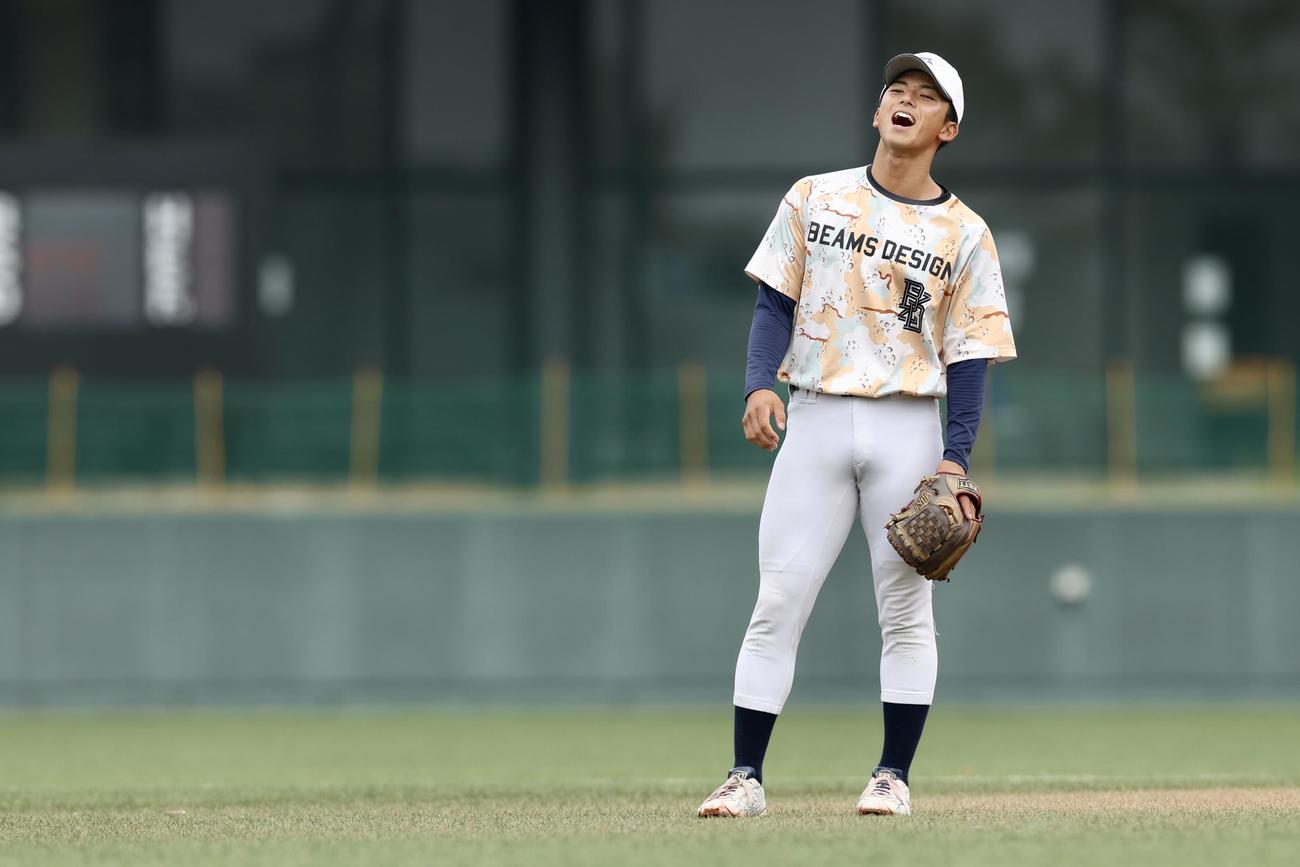 練習で声を出す明大・宗山（撮影・河田真司）