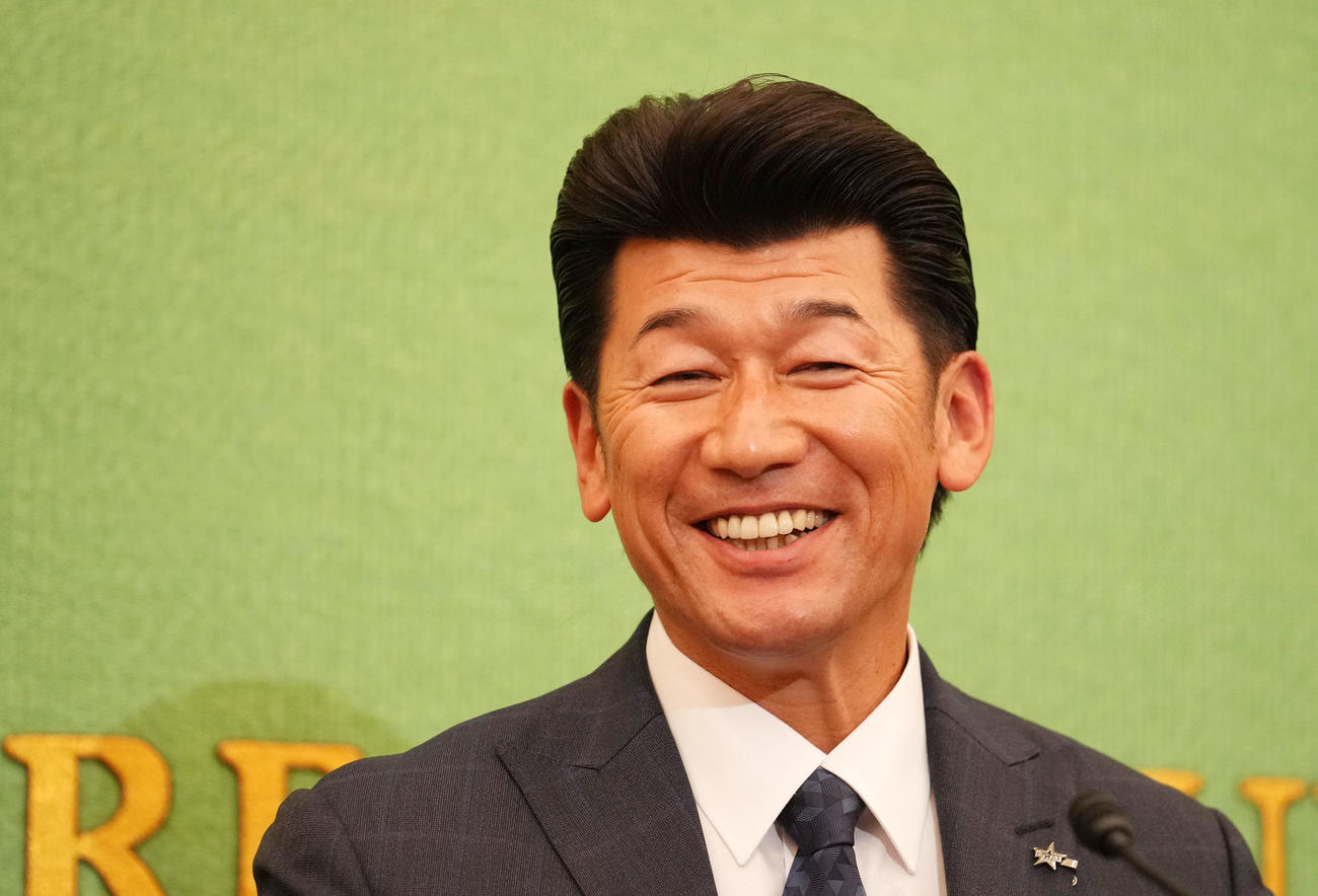 日本記者クラブで会見したDeNA三浦監督（撮影・横山健太）