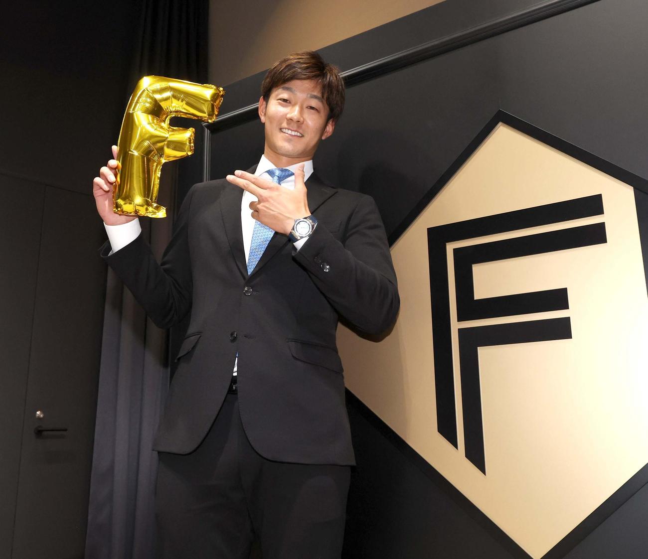 チーム残留を決め意気込む日本ハム石井（撮影・黒川智章）
