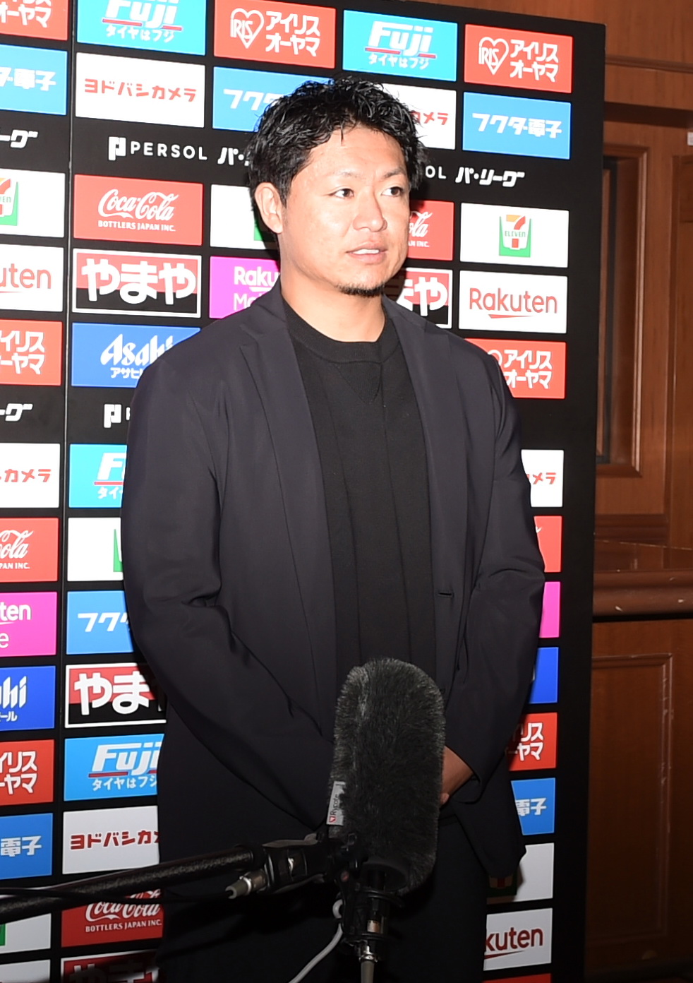 FA権を行使せずに残留することを表明した楽天酒居（撮影・山田愛斗）