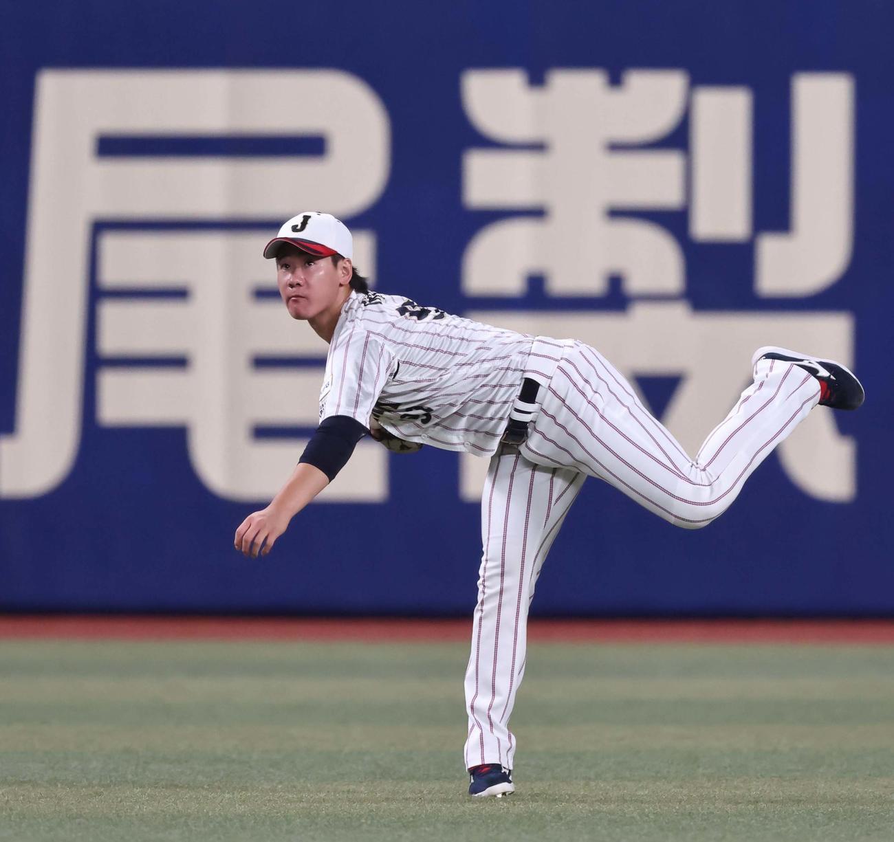 キャッチボールをする井上（撮影・上田博志）