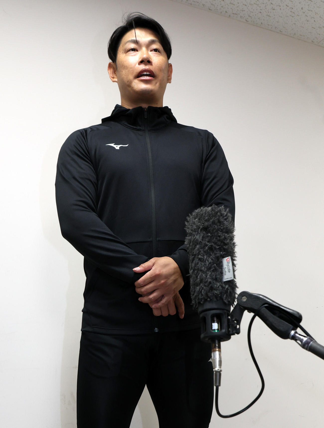 FA権を行使する意向を表明し会見する原口（撮影・加藤哉）