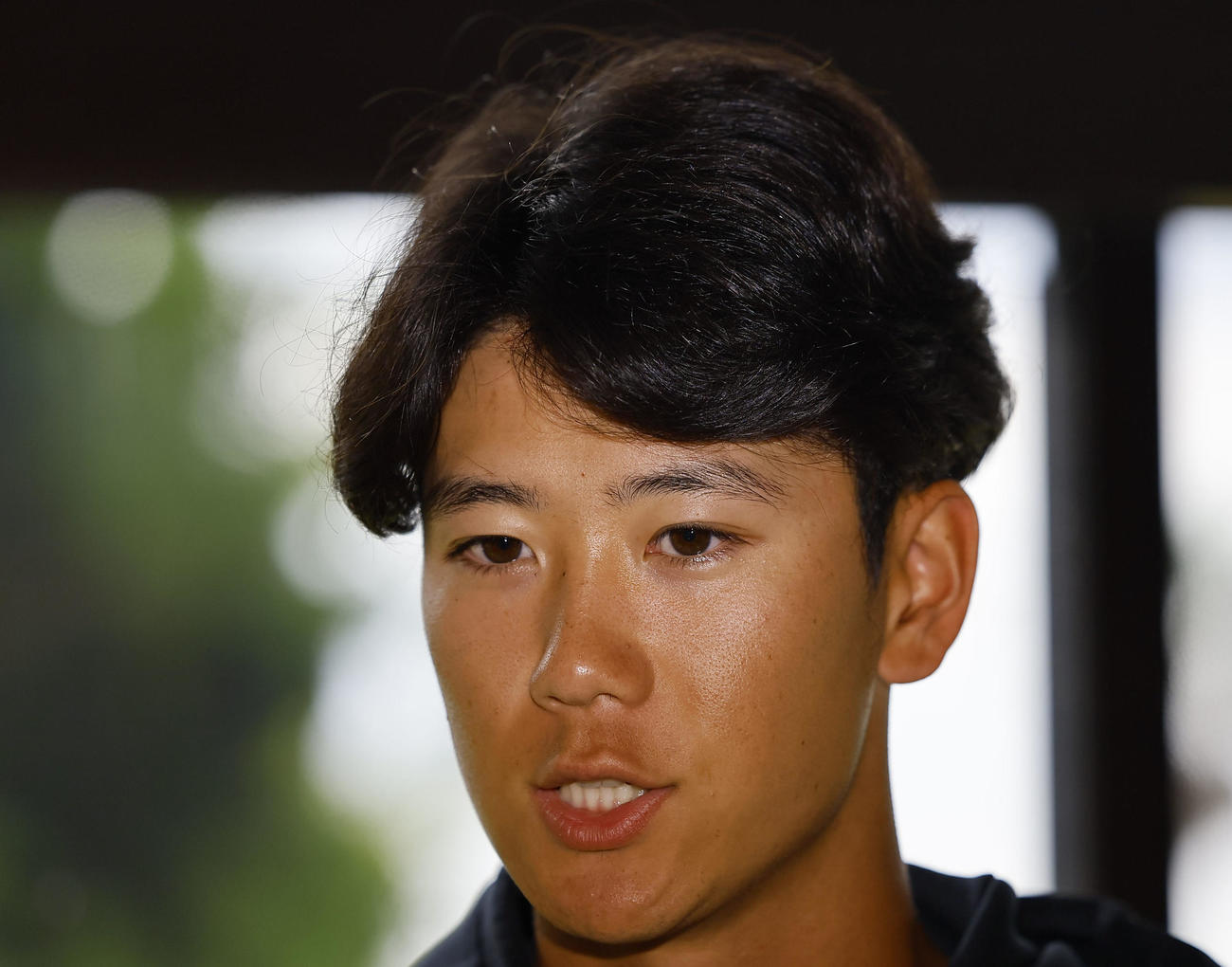 契約更改を終え、取材に応じる阪神山田（撮影・藤尾明華）