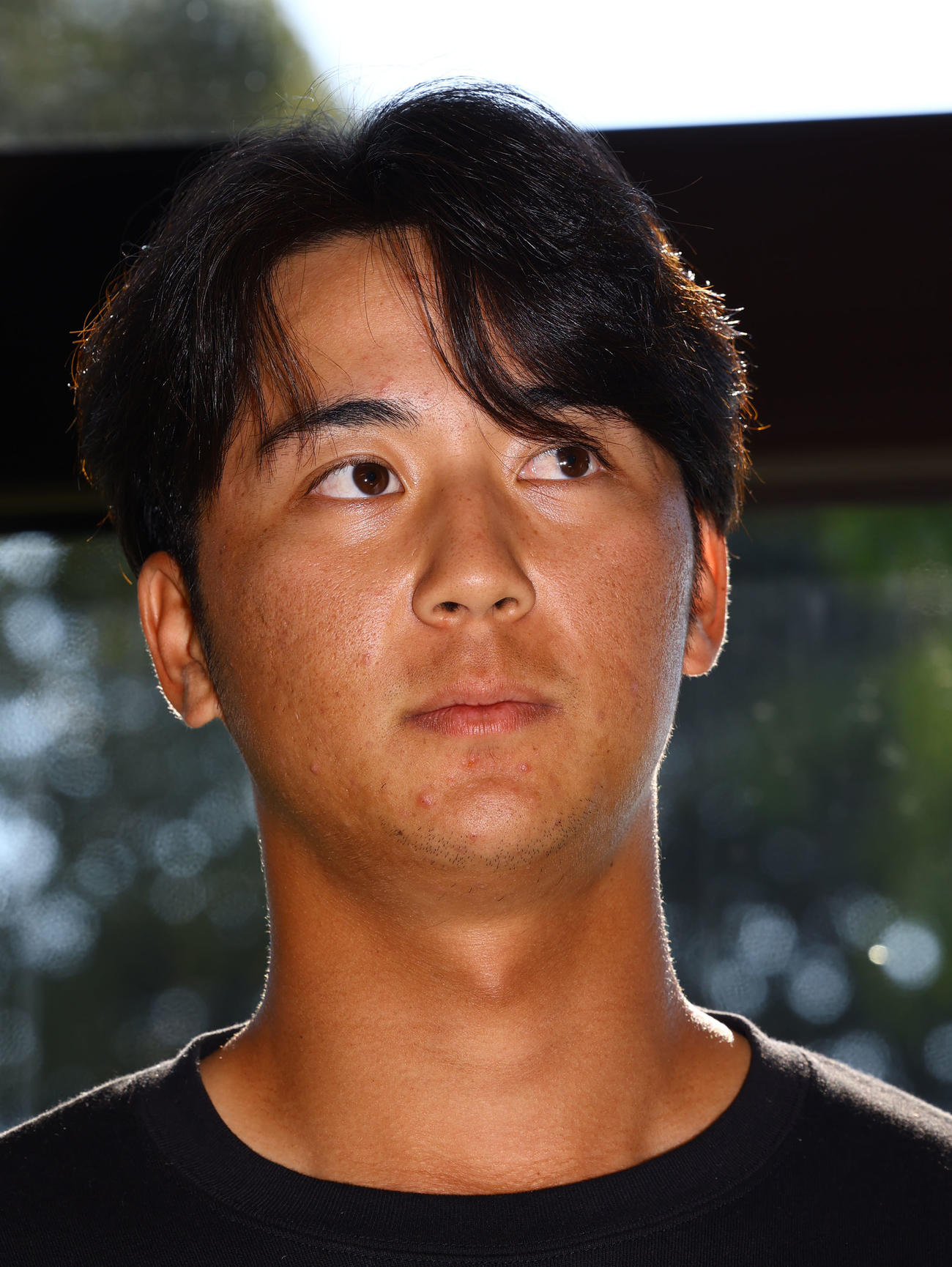 契約更改を終え、取材に応じる阪神井坪（撮影・藤尾明華）