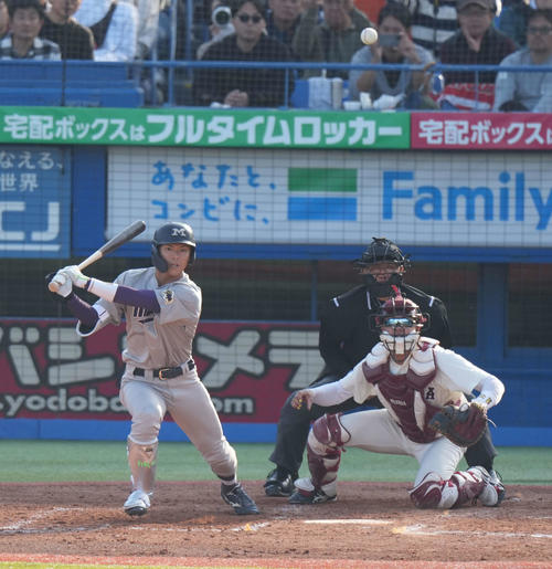 明大対早大　4回表明大2死、宗山は遊ゴロに倒れる（撮影・小沢裕）