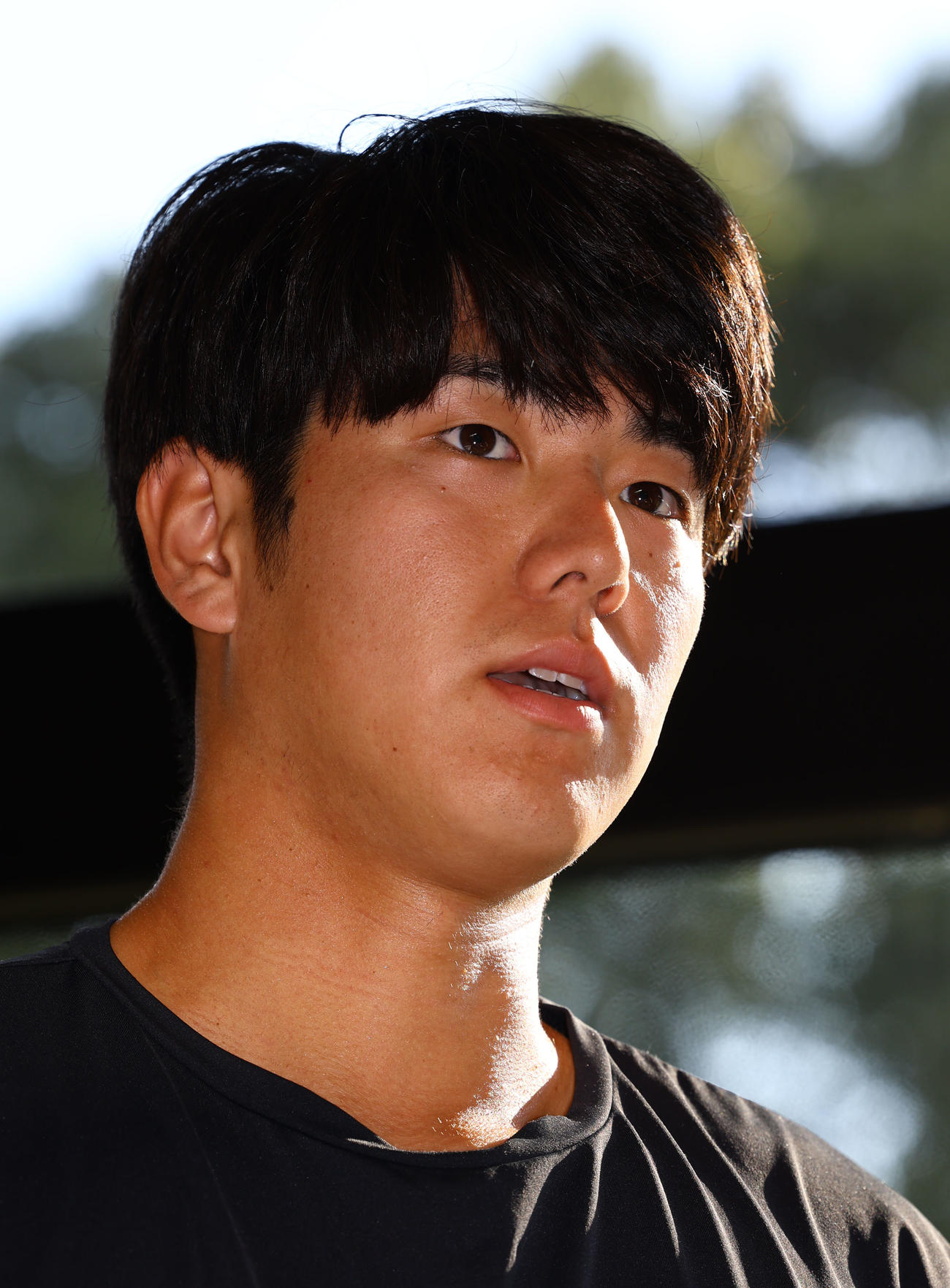 年俸アップで契約更改を終え、取材に応じる阪神石黒（撮影・藤尾明華）