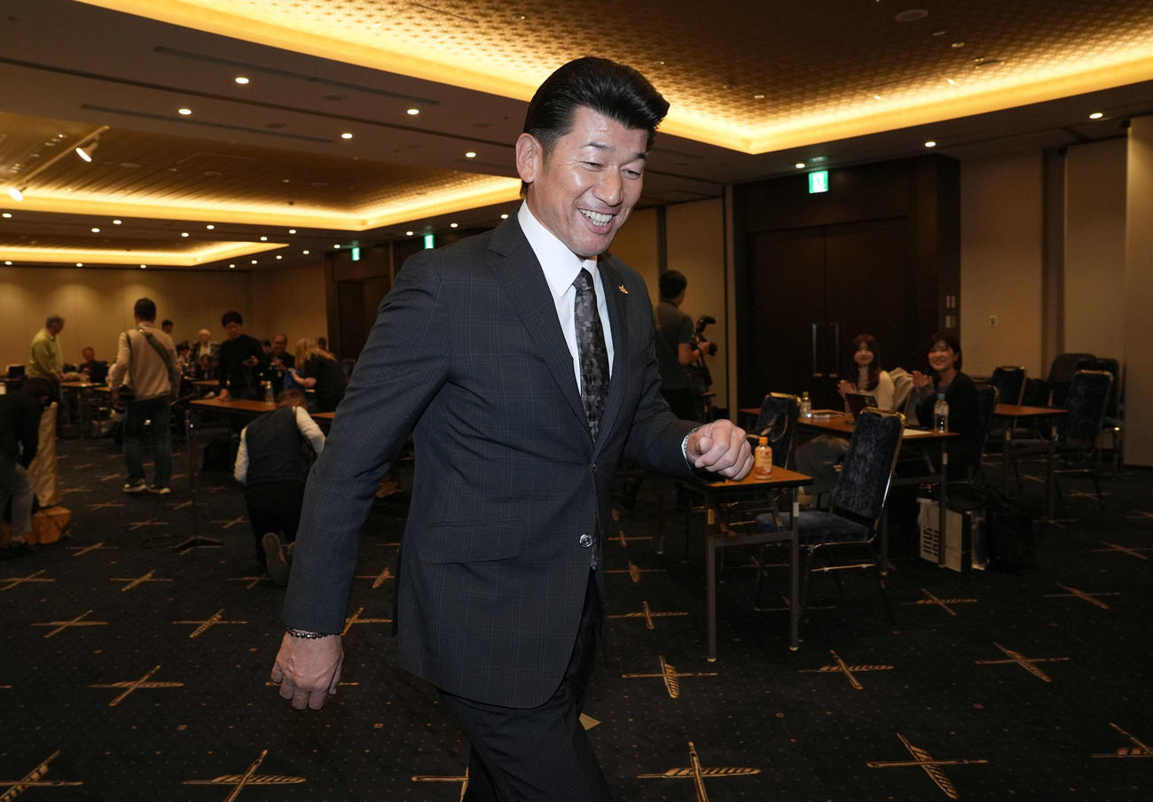 日本外国特派員協会で会見を行ったDeNA三浦監督（撮影・たえ見朱実）