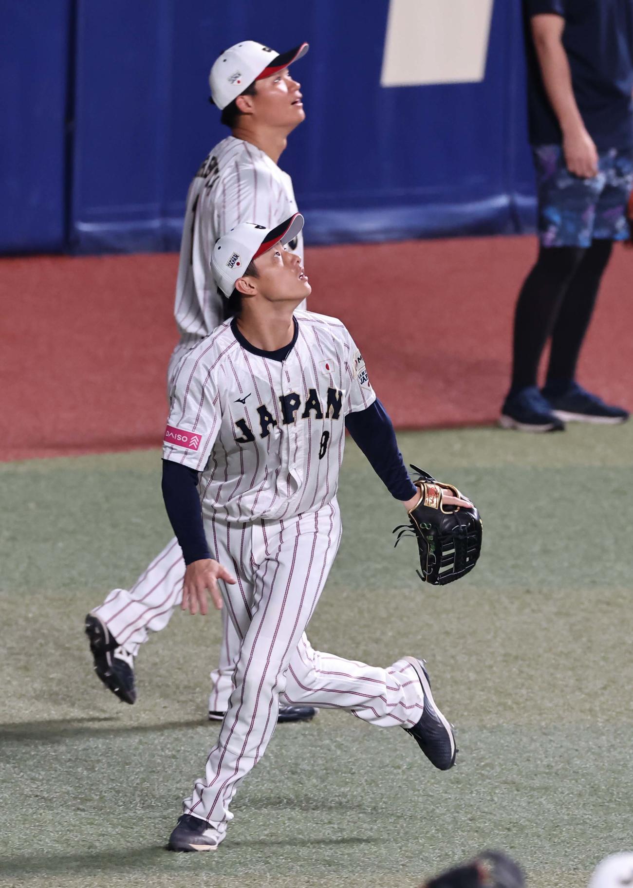 外野守備練習をする辰己（撮影・上田博志）
