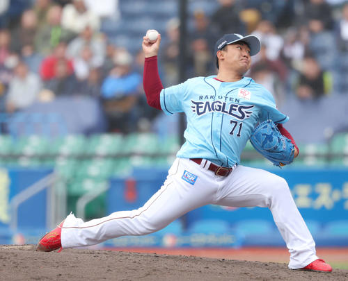 トライアウトで力投する楽天吉川（撮影・河田真司）