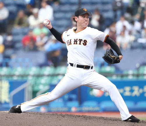 トライアウトで力投する巨人鈴木康（撮影・河田真司）