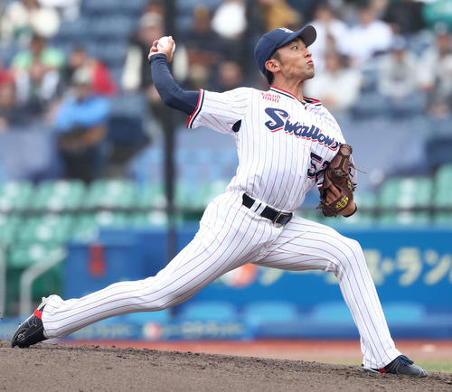 トライアウトで力投するヤクルト尾仲（撮影・河田真司）