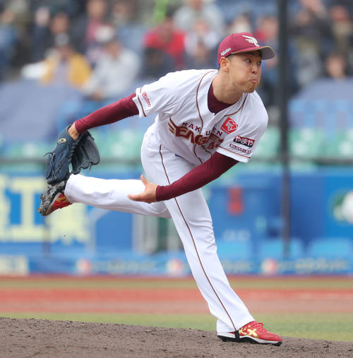 トライアウトで力投する楽天桜井（撮影・河田真司）