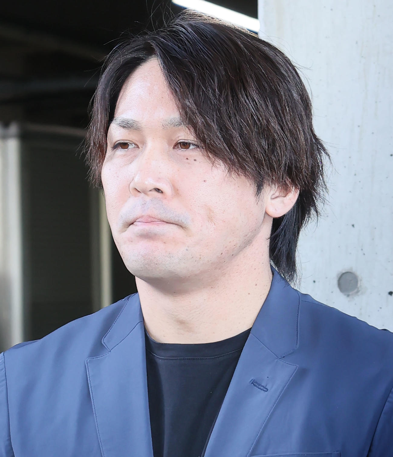 球団事務所を訪れ、取材に応じる甲斐（撮影・鬼束羽瑠菜）