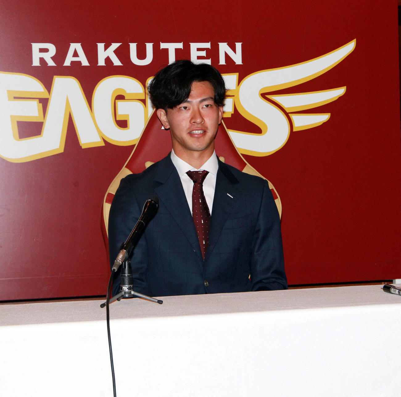 契約更改交渉に臨んだ楽天古謝（撮影・木村有優）