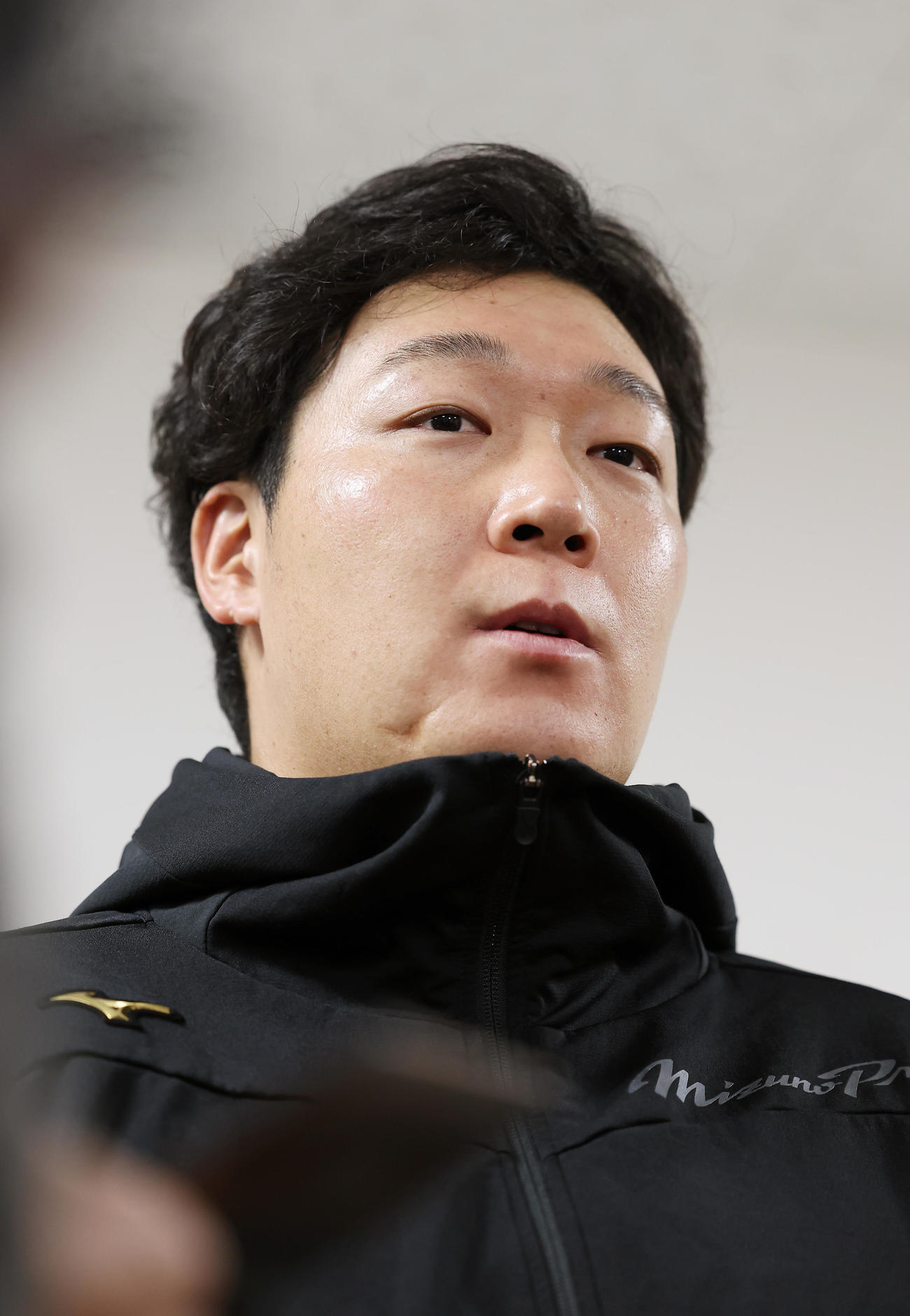 FA権行使を表明し、取材に応じる阪神大山（撮影・前田充）