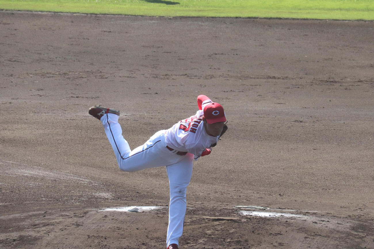 西武との練習試合で好投する広島斉藤優汰投手（撮影・前原淳）＝2024年11月13日、天福球場