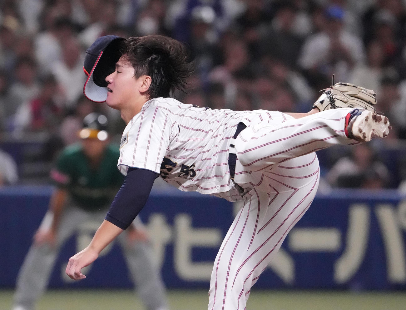 日本対オーストラリア　1回表、登板する日本先発の井上（撮影・森本幸一）