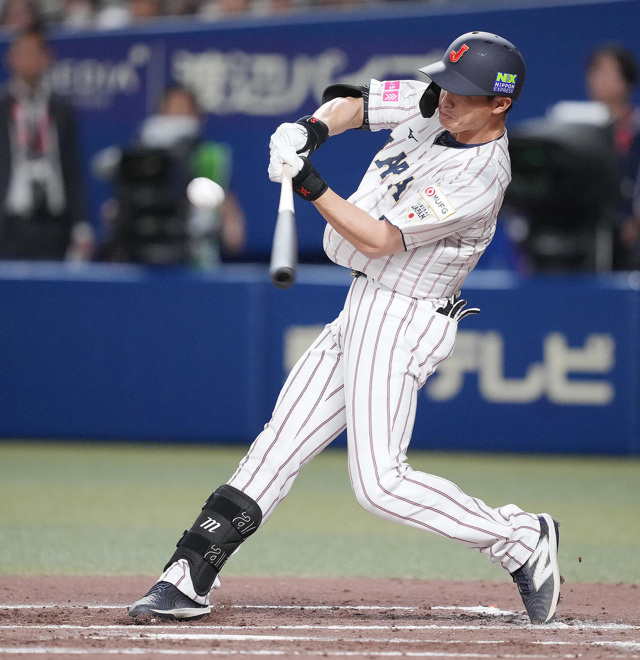 本対オーストラリア　1回裏日本無死一、三塁、先制の犠飛を放つ辰己（撮影・垰建太）
