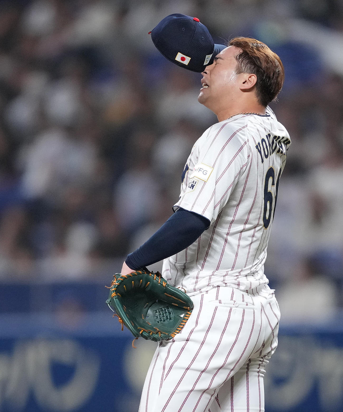 日本対オーストラリア　6回表オーストラリア無死一塁、テーラーウィングローブに2点本塁打を浴び悔しげな表情の横山（撮影・垰建太）