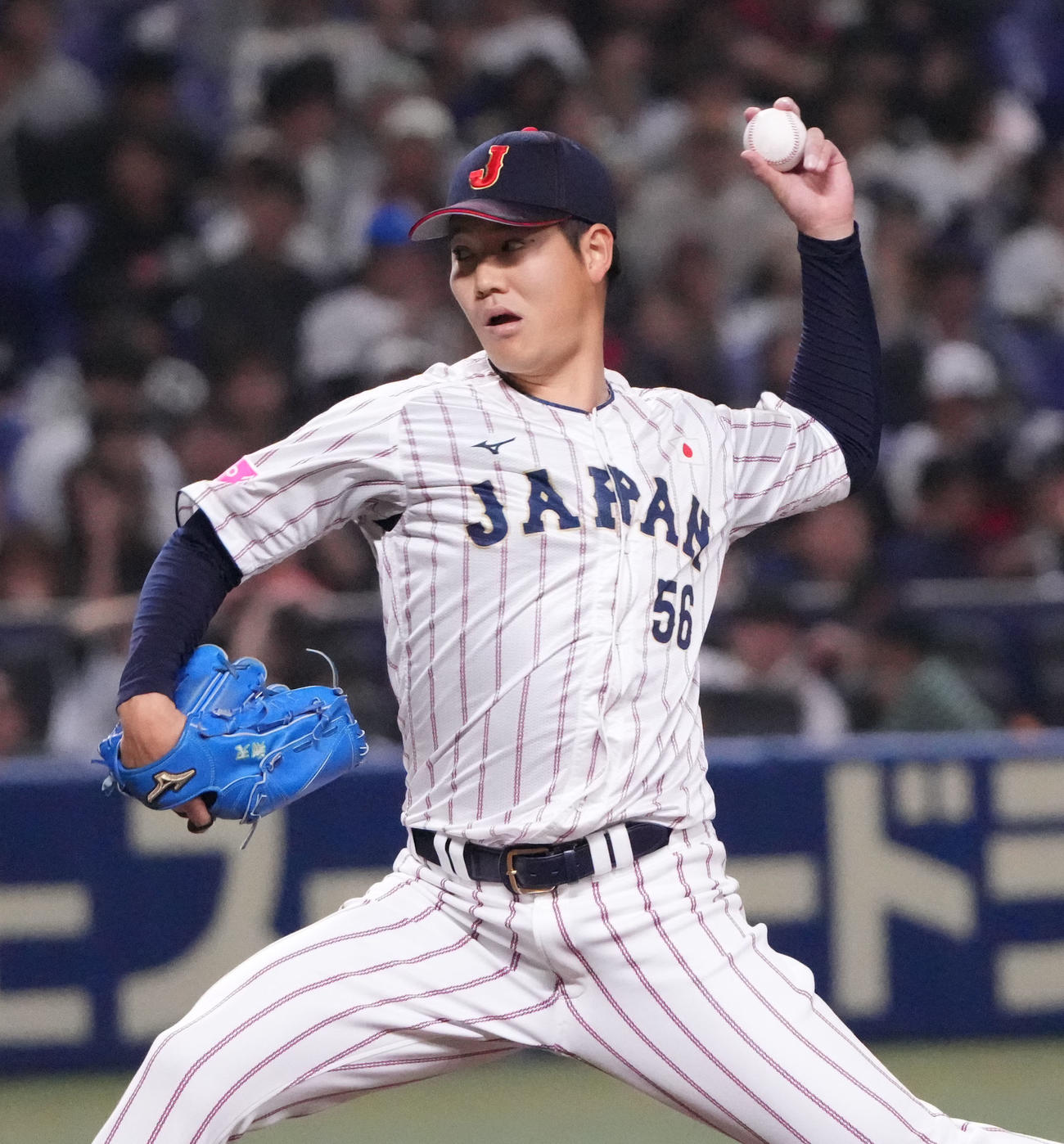 日本対オーストラリア　8回表、日本4番手で登板する鈴木翔（撮影・森本幸一）