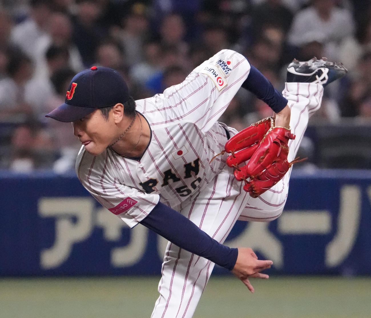 日本対オーストラリア　9回表、日本5番手で登板する清水（撮影・森本幸一）
