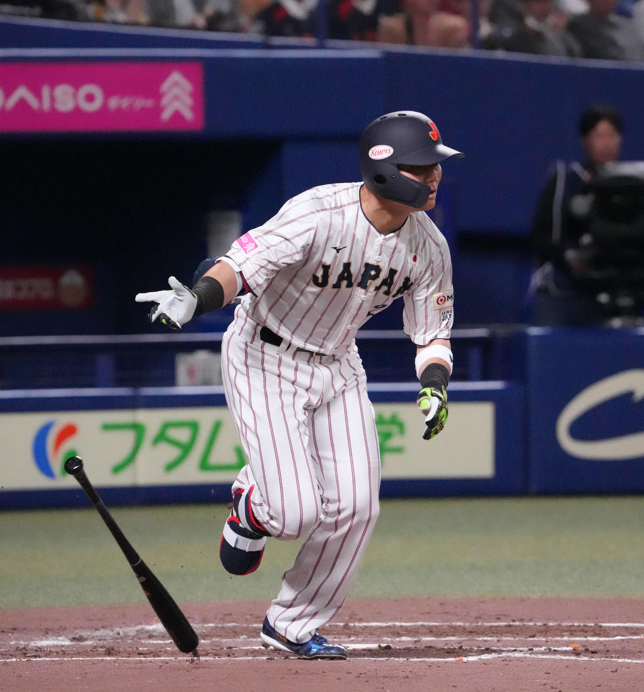 日本対オーストラリア　2回裏日本無死、右前打を放つ清宮（撮影・森本幸一）