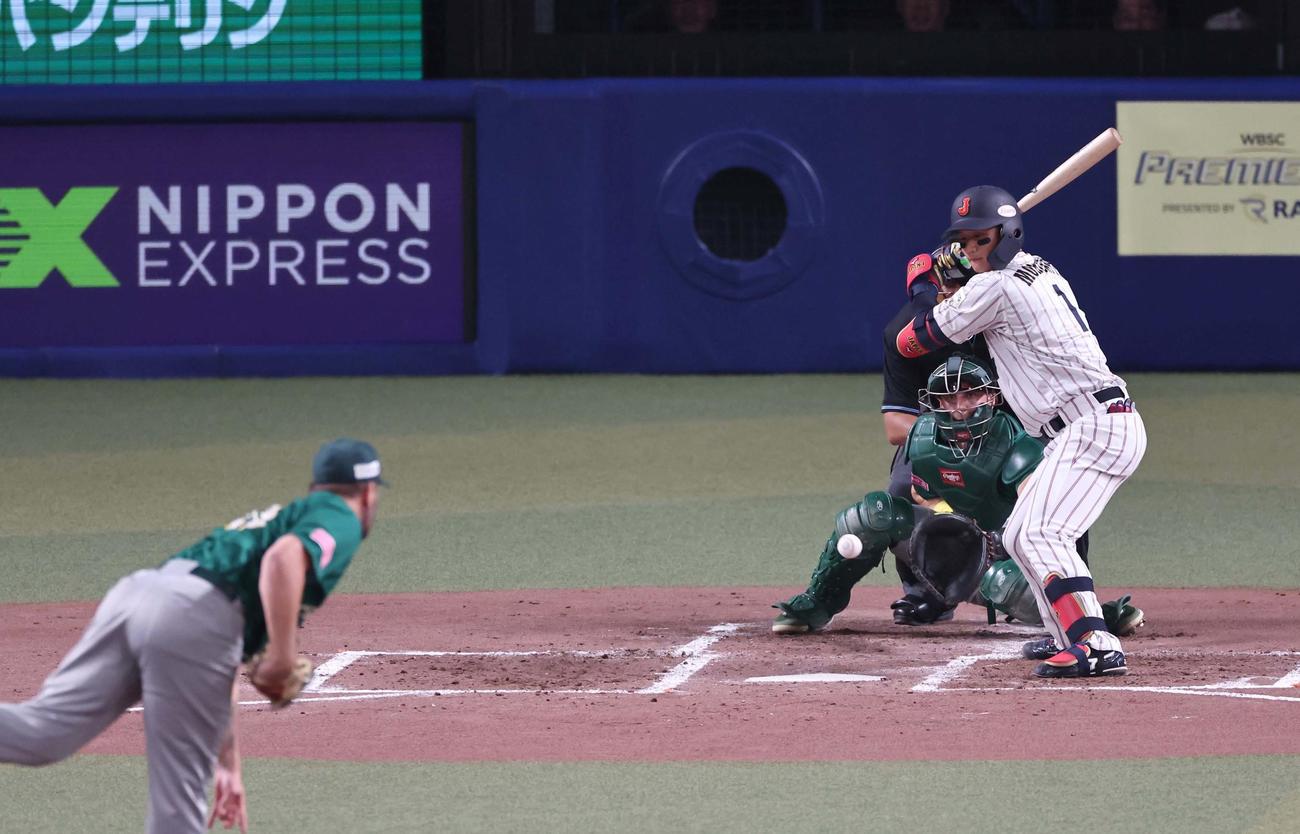 日本対オーストラリア　1回裏日本1死一塁、森下は四球を選ぶ（撮影・上田博志）