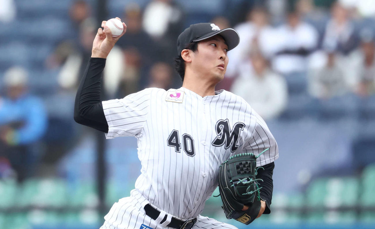 トライアウトで力投するロッテ島（撮影・河田真司）