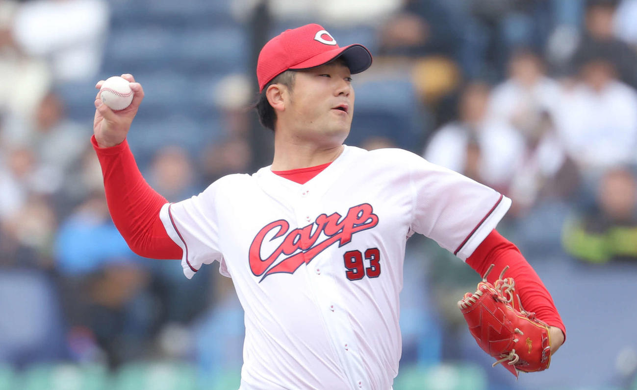 トライアウトで力投する広島岡田（撮影・河田真司）