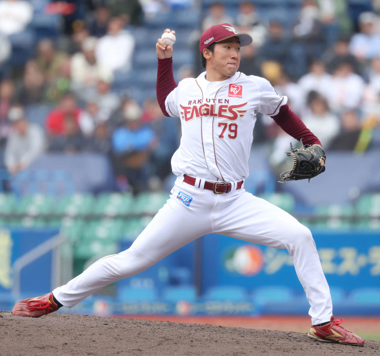 トライアウトで力投する楽天清宮（撮影・河田真司）