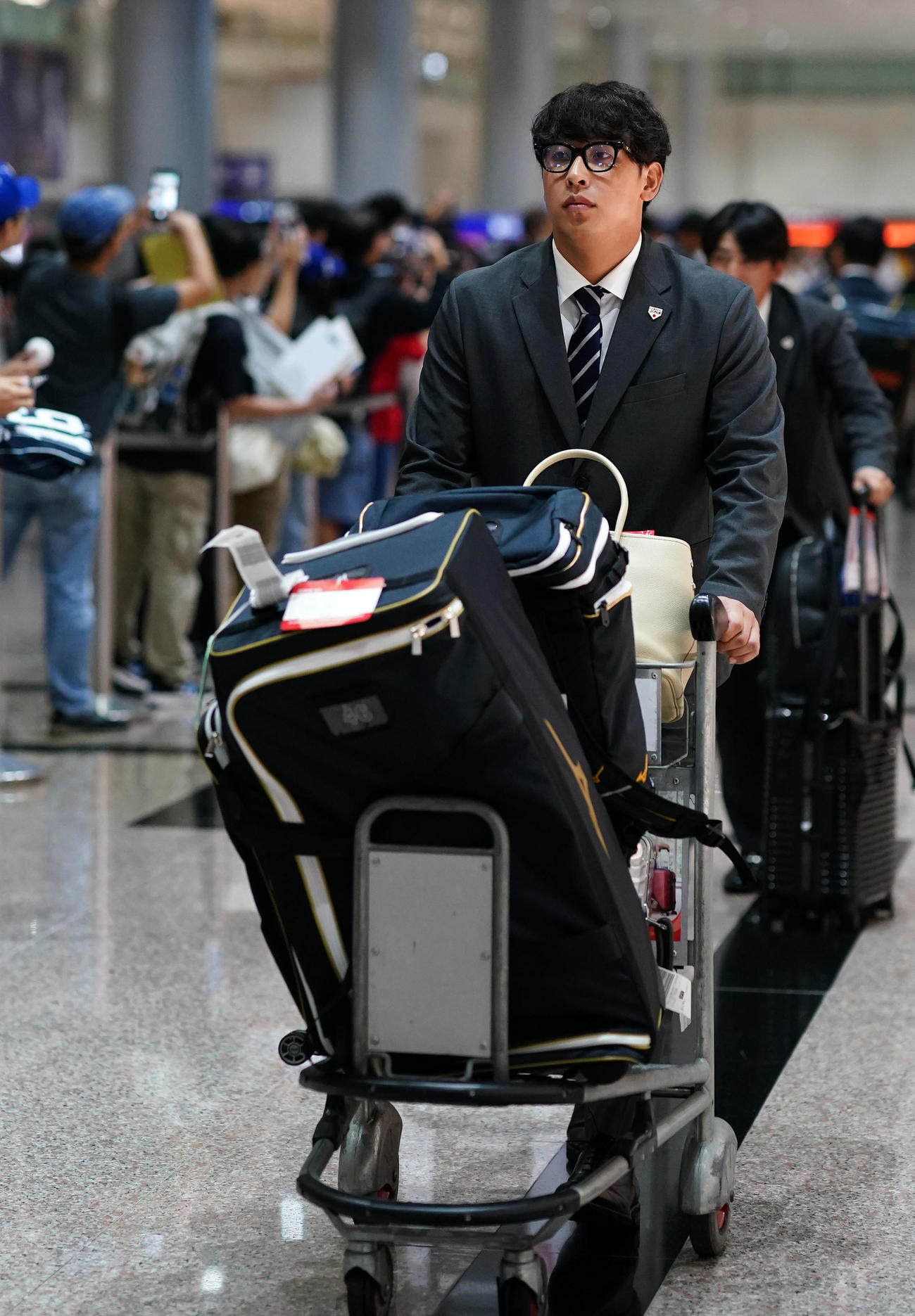 台湾の桃園国際空港に到着した藤平（撮影・横山健太）