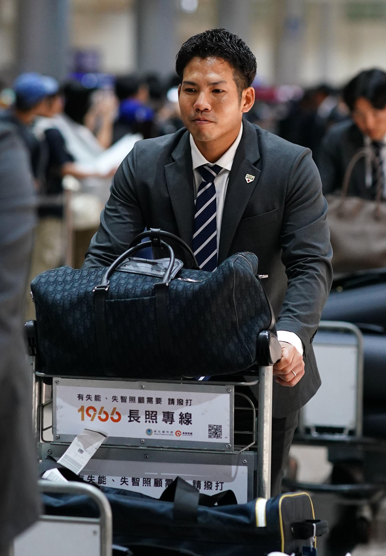 台湾の桃園国際空港に到着した桑原（撮影・横山健太）