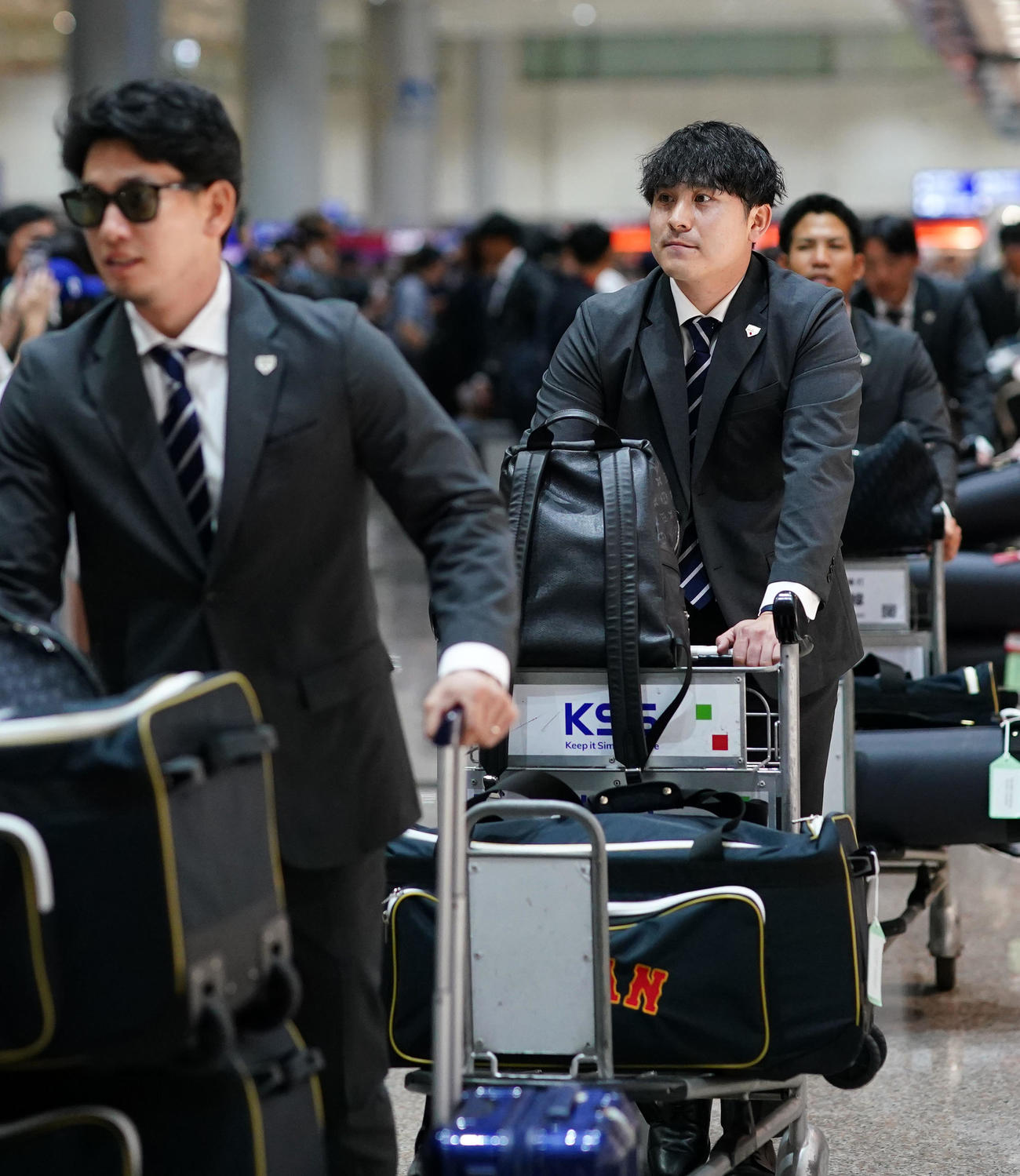台湾の桃園国際空港に到着した佐野（撮影・横山健太）
