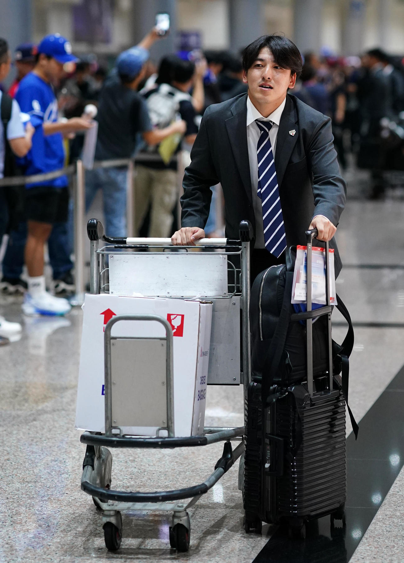 台湾の桃園国際空港に到着した隅田（撮影・横山健太）