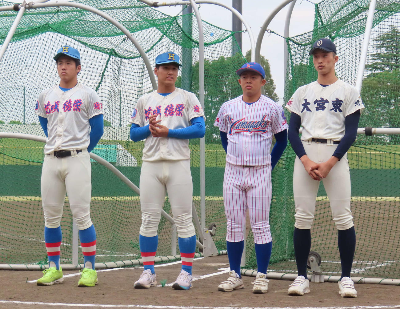 彩の国野球フェスティバルに参加し、インタビューに答える左から巨人1位の石塚、オリックス育成3位の上原、巨人育成5位の西川、西武育成1位の冨士（撮影・水谷京裕）