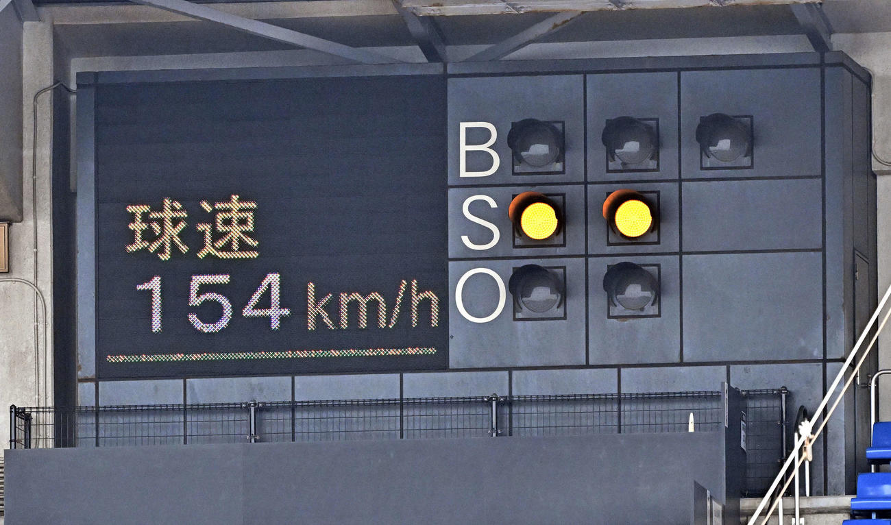 楽天清宮の球速は154キロを記録する（撮影・滝沢徹郎）