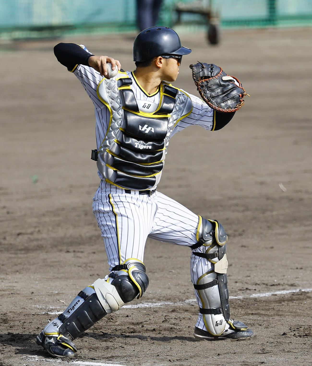 シートノックで送球する中川（撮影・藤尾明華）