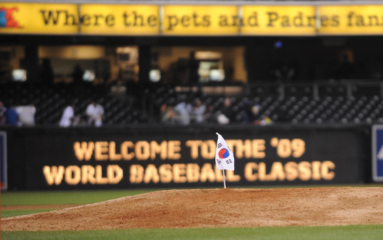 09年3月、WBC第2ラウンド2回戦で日本を破った韓国の選手がマウンドに国旗を立てた