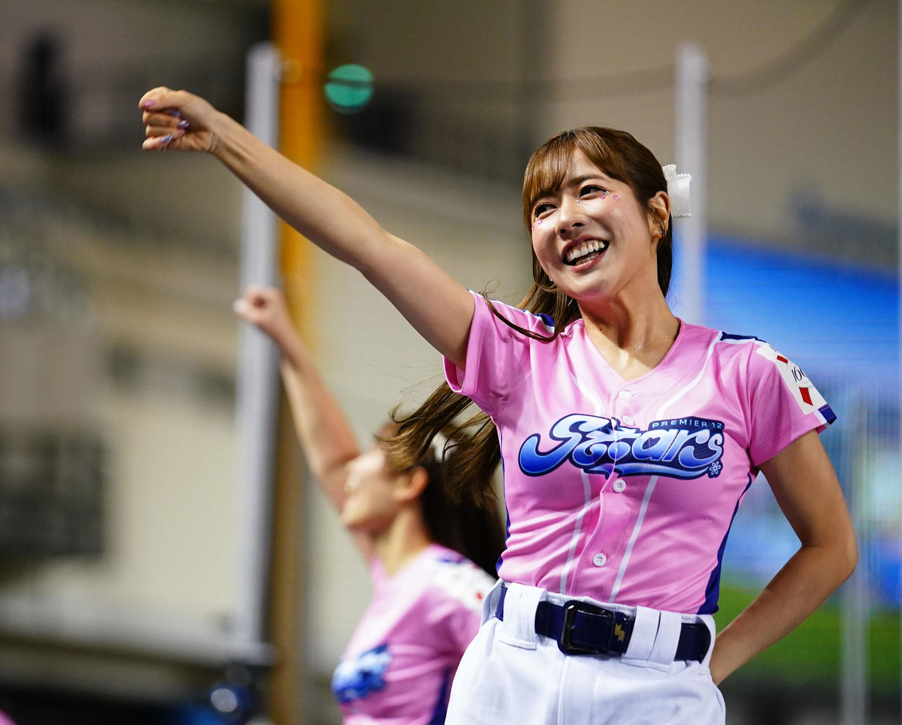 プレミア12】台湾チア、YOASOBIの「アイドル」に合わせて踊りを披露 
