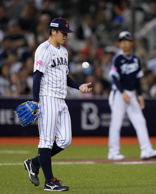 プレミア12】侍ジャパン勝ち越し許す 2番手隅田知一郎が代打・尹権無