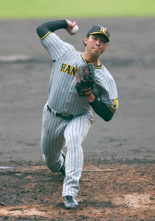 紅白戦　5回に登板の紅組の佐藤蓮（撮影・上山淳一）