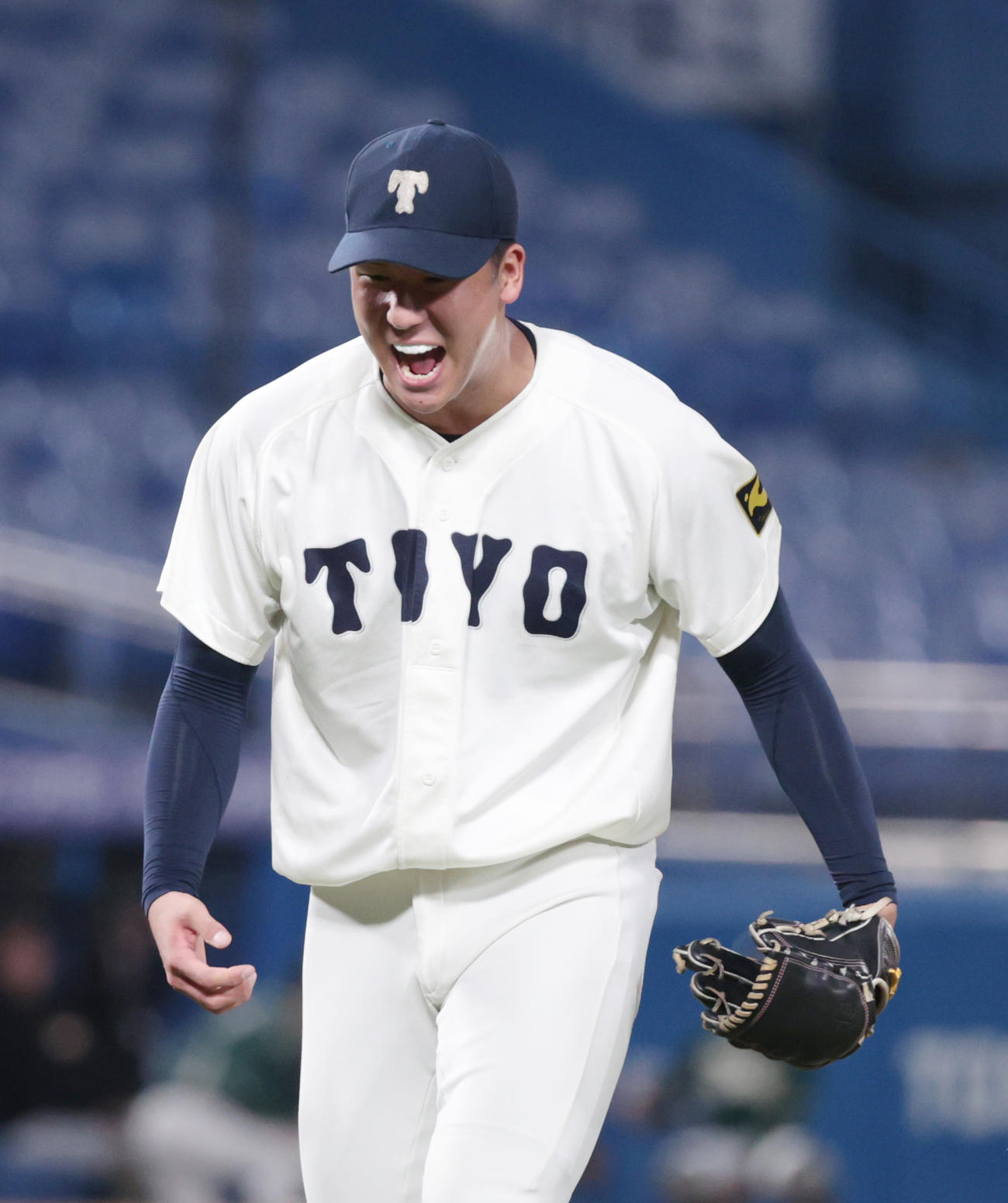 東都大学野球1、2部入れ替え戦　東農大対東洋大、3回のピンチを切り抜けほえる東洋大・島田（撮影・柴田隆二）