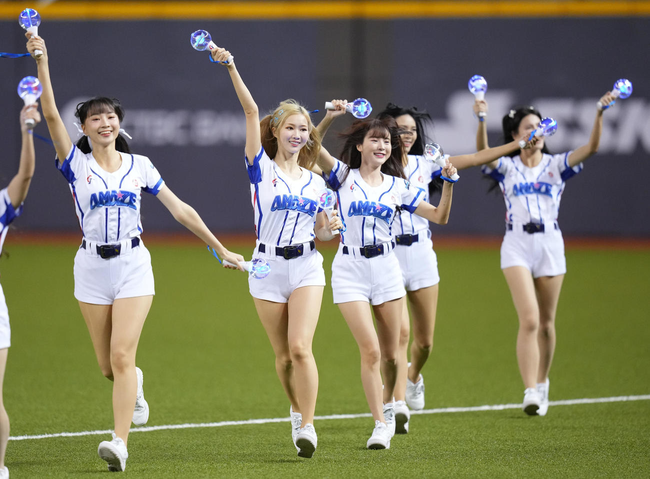 日本対台湾　会場を盛り上げる台湾チアガール（撮影・横山健太）