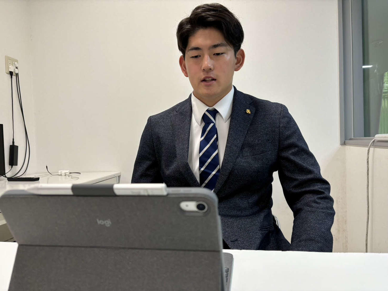 契約更改交渉を終え、オンライン取材に応じるソフトバンク風間（球団提供）